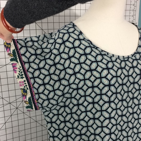 Ing Geometric blouse L floral trim - Picture 3 of 8